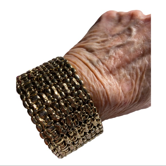 Stretchy gold tone bracelet - Picture 5 of 7